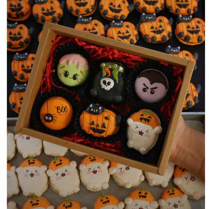 Spooky Halloween Macaron